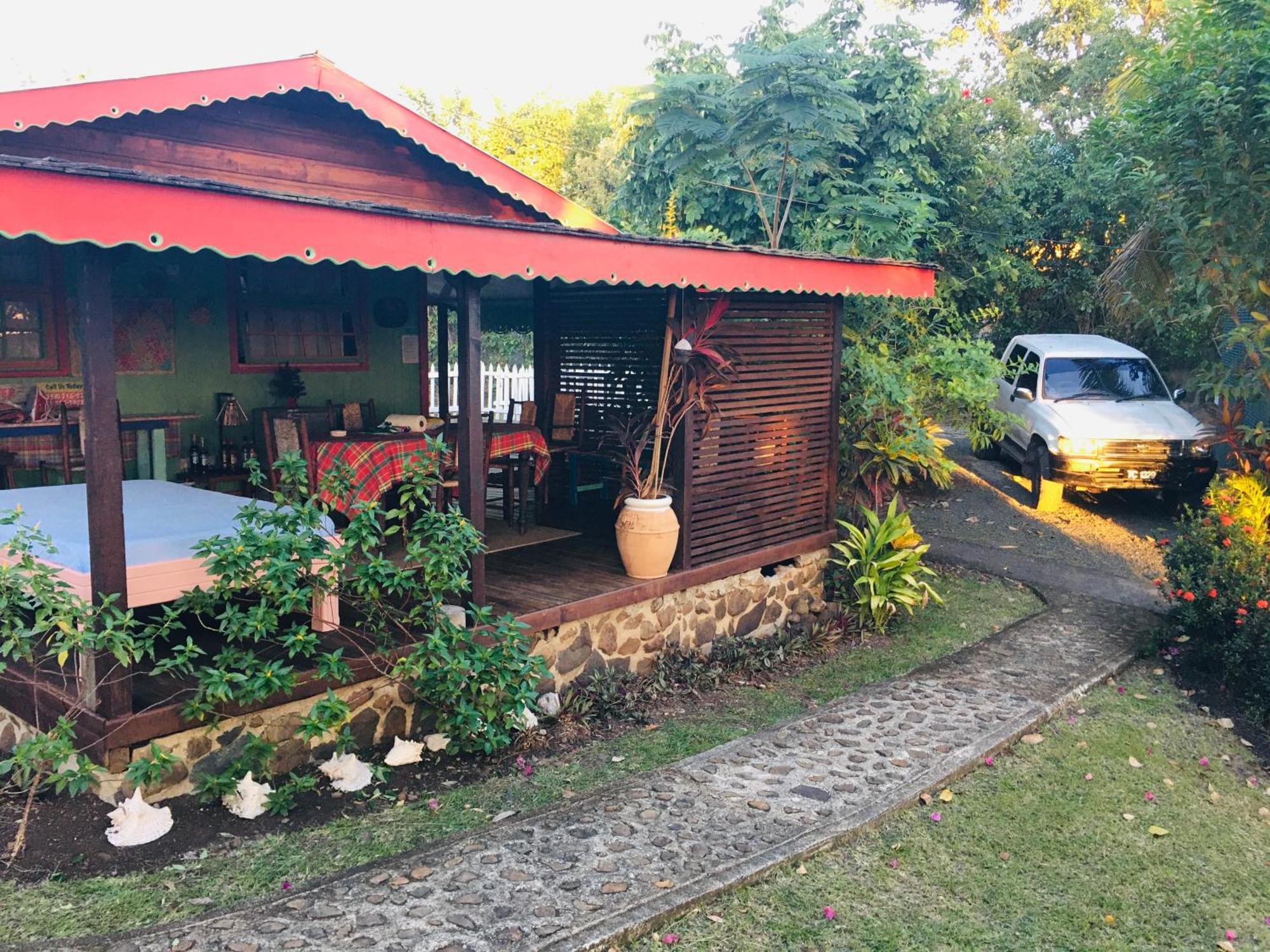 Italian Guesthouse Грос Айлет Екстериор снимка